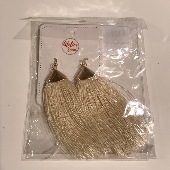 GORGEOUS BRUSHED GOLD CAP CREAM TASSEL EARRINGS!! - Picture 7 of 8